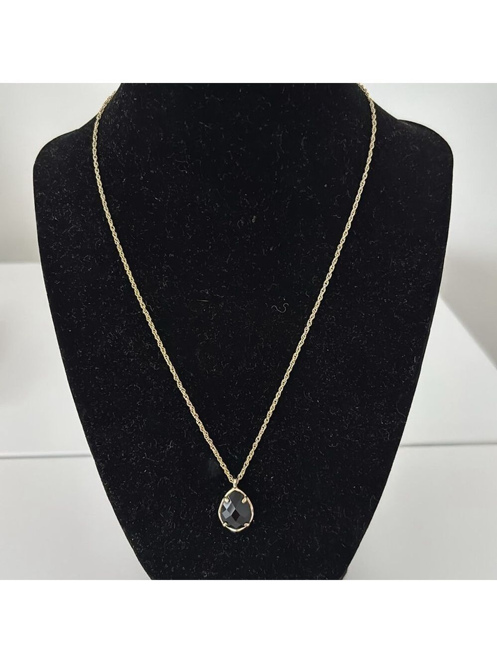 KENDRA SCOTT Kiri black faceted tear drop pendant necklace gold tone chain 18”